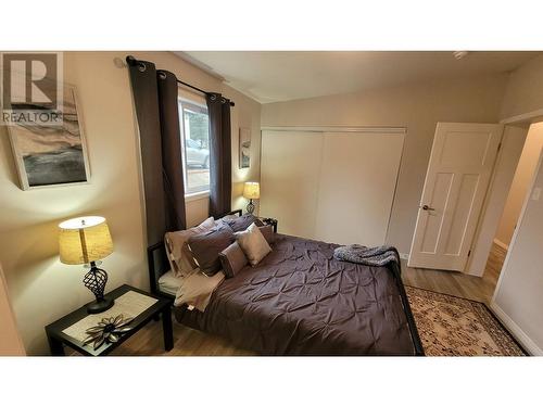 1616 Benniger Road, Christina Lake, BC - Indoor Photo Showing Bedroom