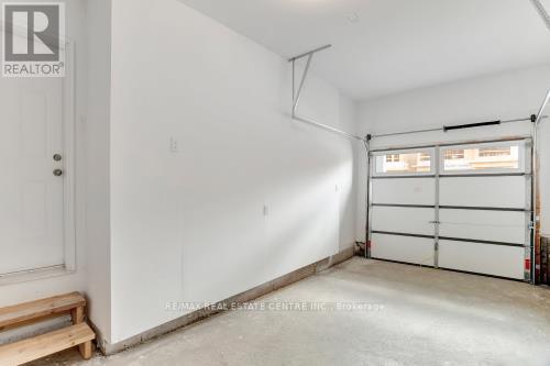 71 Conboy Drive, Erin, ON - Indoor Photo Showing Garage