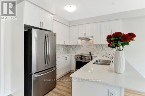 71 Conboy Drive, Erin, ON - Indoor Photo Showing Kitchen With Double Sink