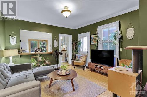 292 Fifth Avenue, Ottawa, ON - Indoor Photo Showing Living Room