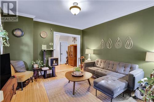 292 Fifth Avenue, Ottawa, ON - Indoor Photo Showing Living Room