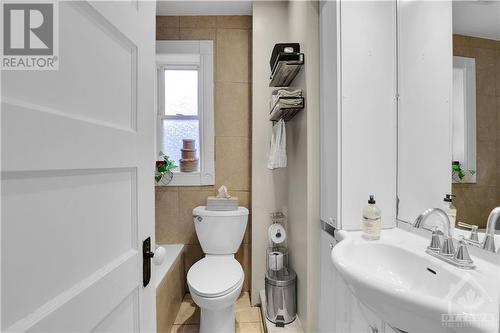 292 Fifth Avenue, Ottawa, ON - Indoor Photo Showing Bathroom