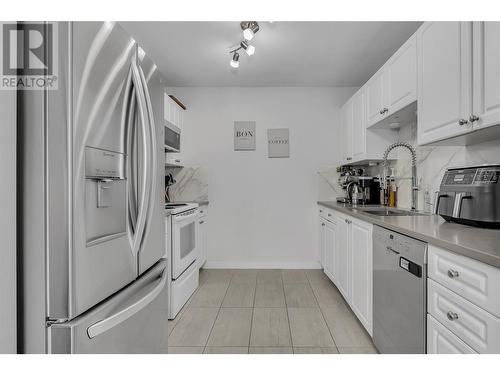 1481 Inkar Road Unit# 16, Kelowna, BC - Indoor Photo Showing Kitchen