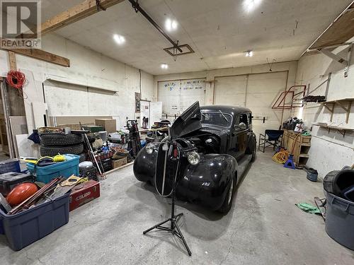 5840 Horse Lake Road, 100 Mile House, BC - Indoor Photo Showing Garage