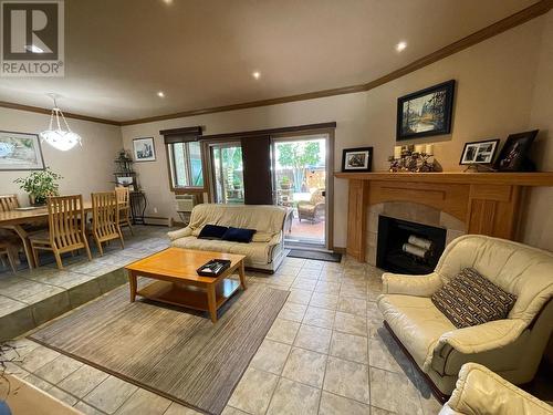 310 Yorkton Avenue Unit# 6, Penticton, BC - Indoor Photo Showing Living Room With Fireplace