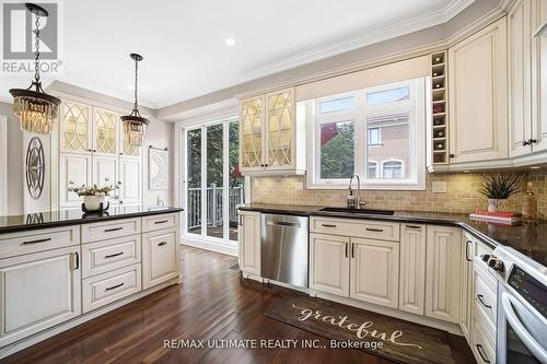 44 Stagecoach Circle, Toronto (Centennial Scarborough), ON - Indoor Photo Showing Kitchen With Upgraded Kitchen