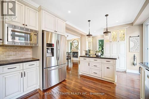 44 Stagecoach Circle, Toronto, ON - Indoor Photo Showing Kitchen With Upgraded Kitchen