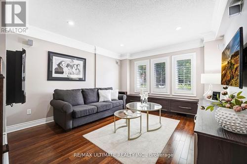 44 Stagecoach Circle, Toronto, ON - Indoor Photo Showing Living Room