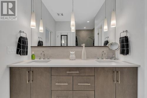 484 Sparrow Hawk Court, Kelowna, BC - Indoor Photo Showing Bathroom