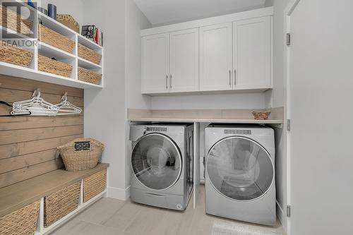 484 Sparrow Hawk Court, Kelowna, BC - Indoor Photo Showing Laundry Room