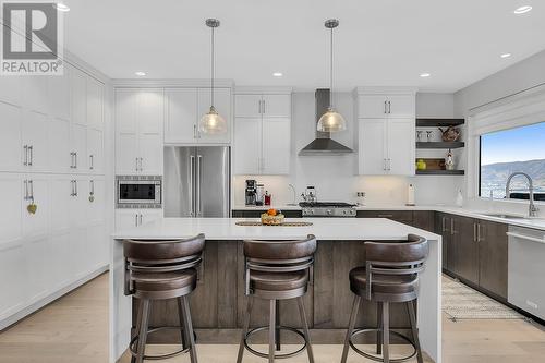 484 Sparrow Hawk Court, Kelowna, BC - Indoor Photo Showing Kitchen With Stainless Steel Kitchen With Upgraded Kitchen