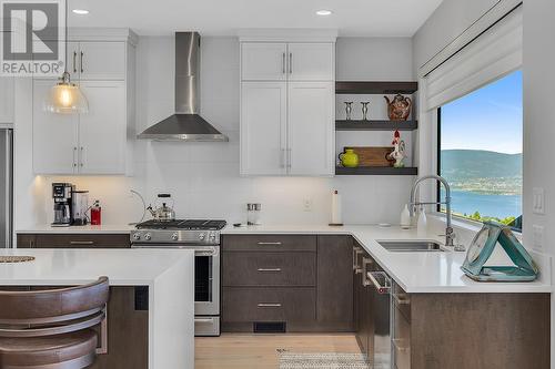 484 Sparrow Hawk Court, Kelowna, BC - Indoor Photo Showing Kitchen With Upgraded Kitchen