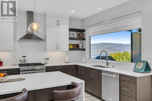 484 Sparrow Hawk Court, Kelowna, BC - Indoor Photo Showing Kitchen With Double Sink With Upgraded Kitchen