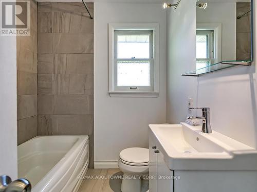 2067 Devon Road, Oakville, ON - Indoor Photo Showing Bathroom