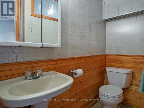 2067 Devon Road, Oakville, ON - Indoor Photo Showing Bathroom