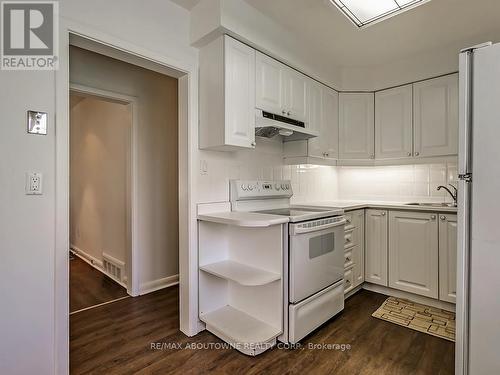 2067 Devon Road, Oakville, ON - Indoor Photo Showing Kitchen