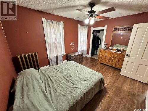 238 2Nd Avenue Nw, Swift Current, SK - Indoor Photo Showing Bedroom