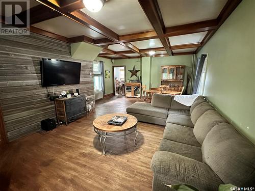 238 2Nd Avenue Nw, Swift Current, SK - Indoor Photo Showing Living Room