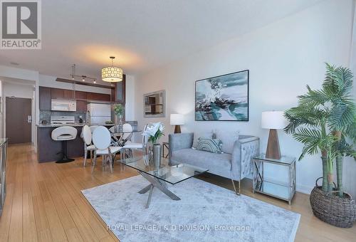 3702 - 35 Mariner Terrace, Toronto (Waterfront Communities), ON - Indoor Photo Showing Living Room