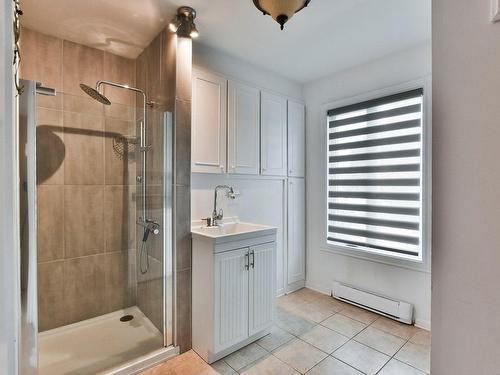 Salle de bains - 18360 Rue Charles, Mirabel, QC - Indoor Photo Showing Bathroom