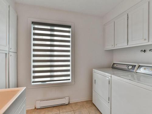 Salle de bains - 18360 Rue Charles, Mirabel, QC - Indoor Photo Showing Laundry Room