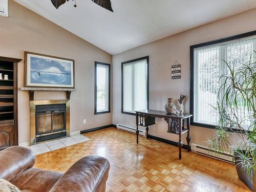 Salon - 18360 Rue Charles, Mirabel, QC - Indoor Photo Showing Living Room With Fireplace