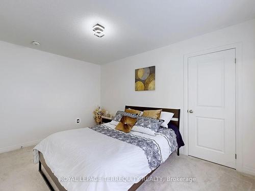 15 Clipper Lane, Clarington, ON - Indoor Photo Showing Bedroom