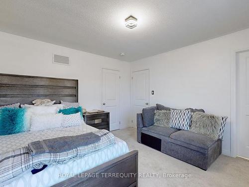 15 Clipper Lane, Clarington, ON - Indoor Photo Showing Bedroom