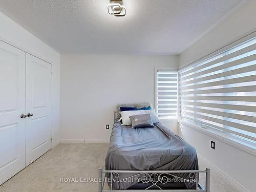 15 Clipper Lane, Clarington, ON - Indoor Photo Showing Bedroom