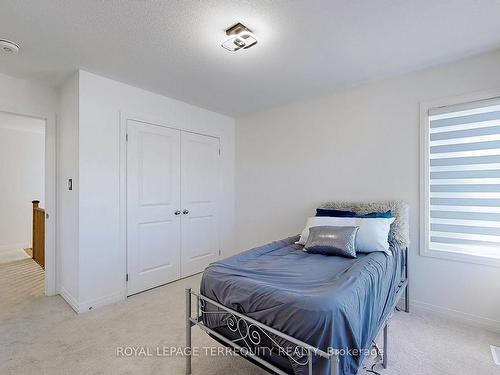 15 Clipper Lane, Clarington, ON - Indoor Photo Showing Bedroom