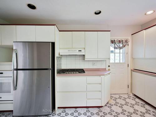 1441 Clarkson Rd N, Mississauga, ON - Indoor Photo Showing Kitchen