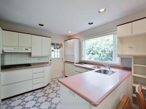 1441 Clarkson Rd N, Mississauga, ON - Indoor Photo Showing Kitchen With Double Sink