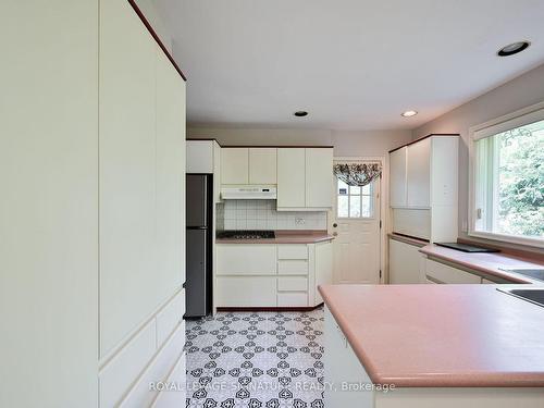 1441 Clarkson Rd N, Mississauga, ON - Indoor Photo Showing Kitchen