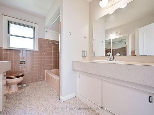 1441 Clarkson Rd N, Mississauga, ON - Indoor Photo Showing Bathroom