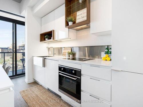 805-383 Sorauren Ave, Toronto, ON - Indoor Photo Showing Kitchen