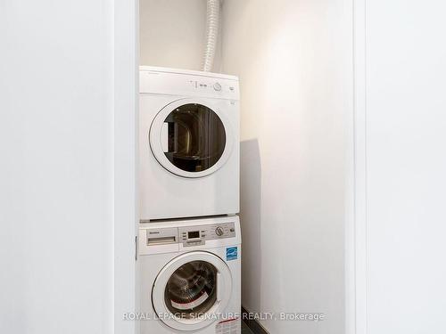 805-383 Sorauren Ave, Toronto, ON - Indoor Photo Showing Laundry Room