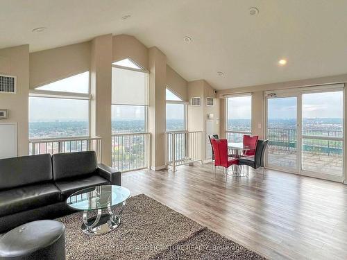 1401-155 Hillcrest Ave, Mississauga, ON - Indoor Photo Showing Living Room