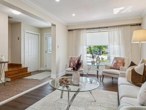 532 Galedowns Crt, Mississauga, ON - Indoor Photo Showing Living Room