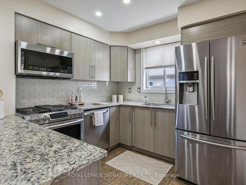 532 Galedowns Crt, Mississauga, ON - Indoor Photo Showing Kitchen With Upgraded Kitchen