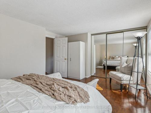 532 Galedowns Crt, Mississauga, ON - Indoor Photo Showing Bedroom