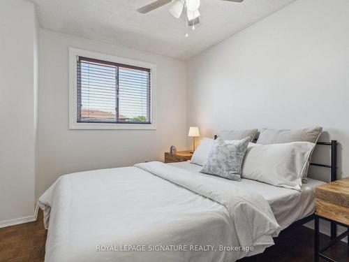 532 Galedowns Crt, Mississauga, ON - Indoor Photo Showing Bedroom