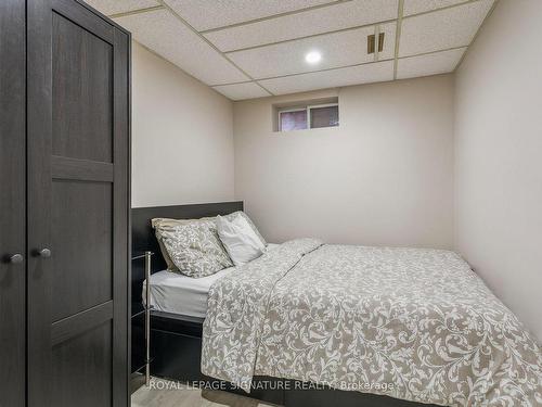 532 Galedowns Crt, Mississauga, ON - Indoor Photo Showing Bedroom