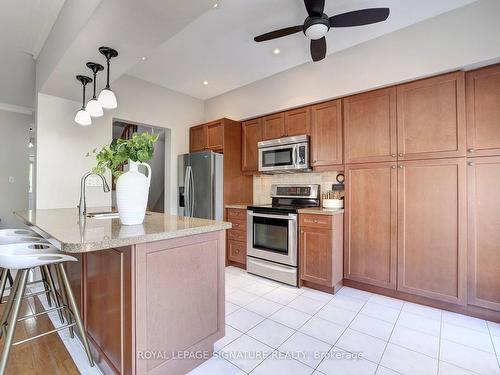 369 Rosegate Way, Oakville, ON - Indoor Photo Showing Kitchen