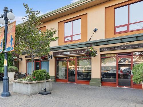 307-2285 Bowker Ave, Oak Bay, BC - Outdoor