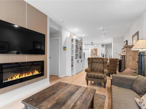 307-2285 Bowker Ave, Oak Bay, BC - Indoor Photo Showing Living Room With Fireplace