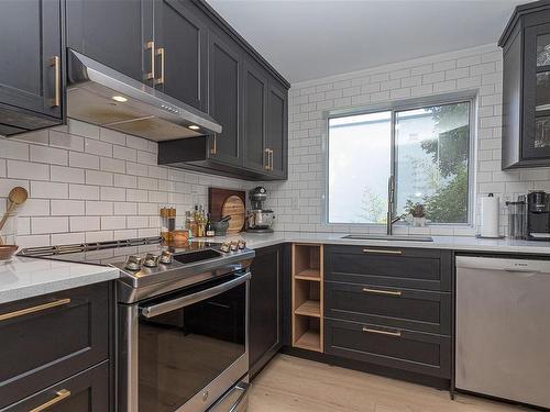 302-720 Vancouver St, Victoria, BC - Indoor Photo Showing Kitchen With Upgraded Kitchen