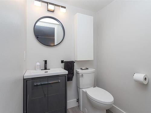 302-720 Vancouver St, Victoria, BC - Indoor Photo Showing Bathroom