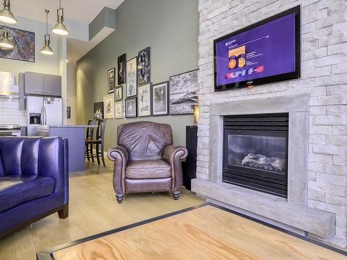 108-38 Front St, Nanaimo, BC - Indoor Photo Showing Living Room With Fireplace