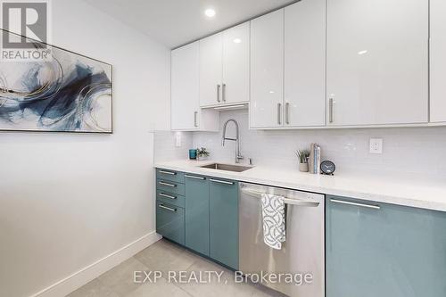 503 - 5460 Yonge Street, Toronto (Willowdale West), ON - Indoor Photo Showing Kitchen