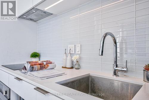 1706 - 33 Helendale Avenue, Toronto (Yonge-Eglinton), ON - Indoor Photo Showing Kitchen